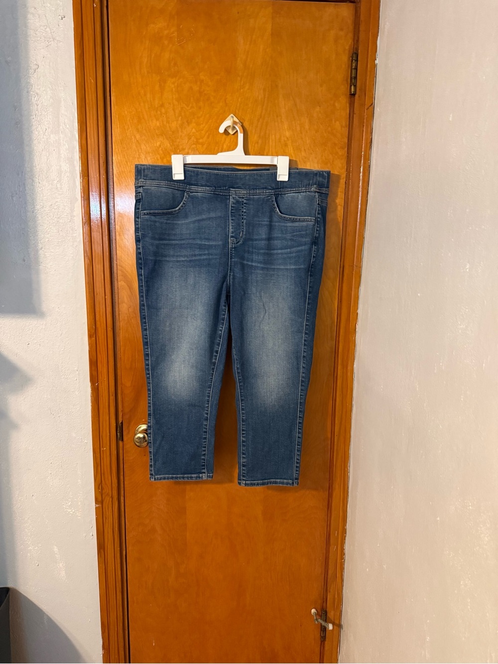 Torrid Cropped Lean Jeans Size 4